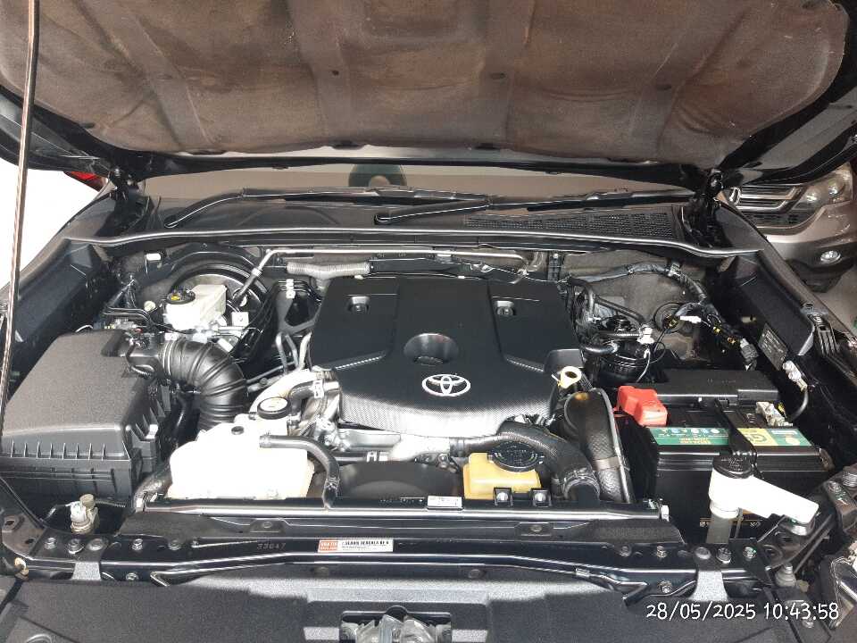 Foto Mobil Bekas Mesin Toyota Fortuner 2.4 4X2 VRZ tahun 2018