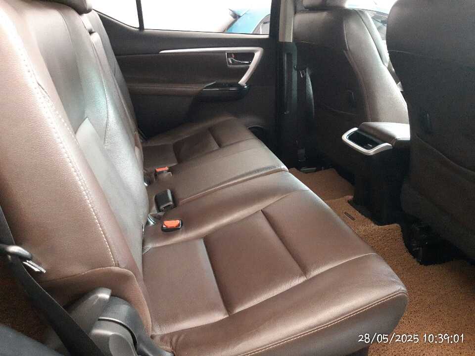 Foto Mobil Bekas Kabin Belakang Toyota Fortuner 2.4 4X2 VRZ tahun 2018