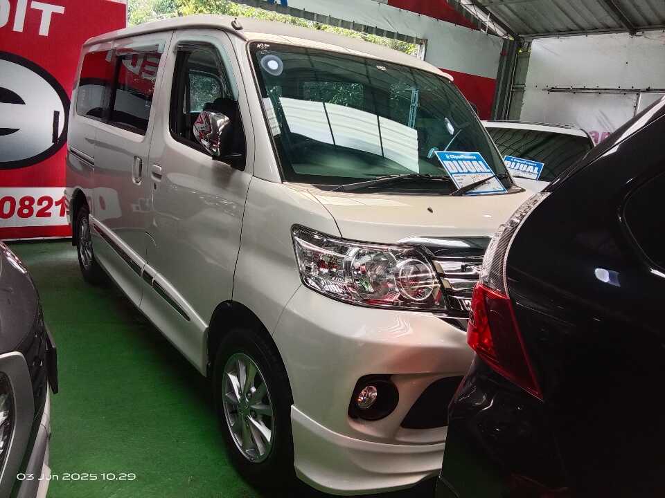2023 Daihatsu Luxio 1.5 X - Foto 1 dari 6