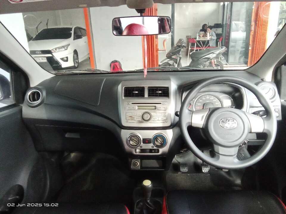 Foto Mobil Bekas Dashboard Toyota Agya 1.0 G tahun 2016
