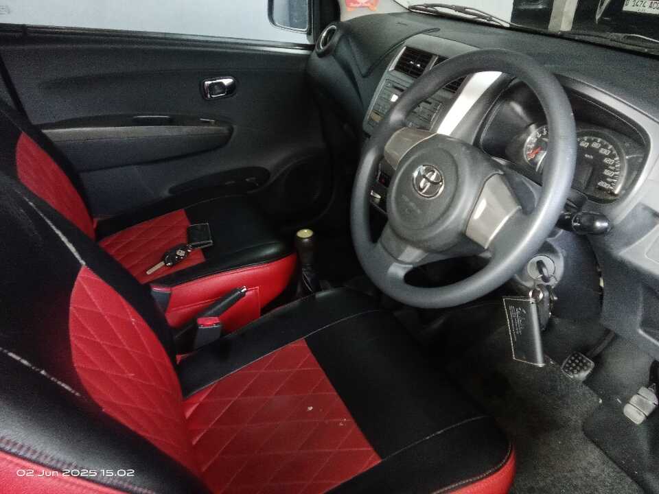 Foto Mobil Bekas Kabin Depan Toyota Agya 1.0 G tahun 2016