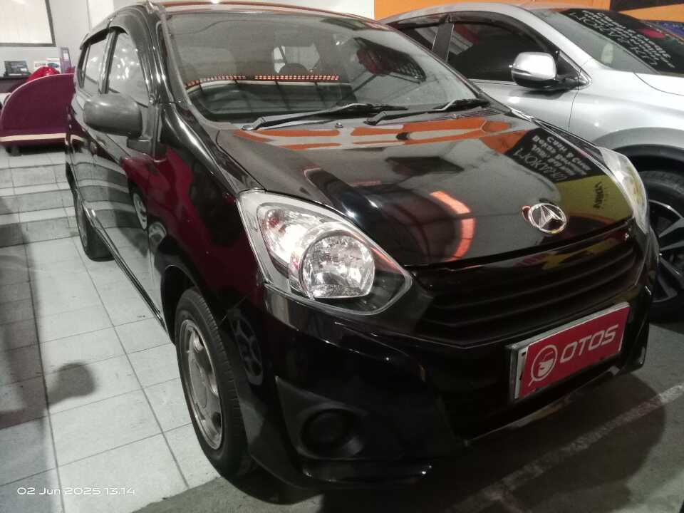2017 Daihatsu Ayla 1.0 D - Foto 1 dari 6