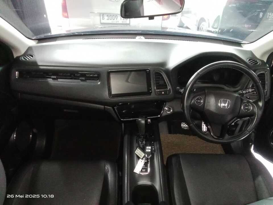 Foto Mobil Bekas Dashboard Honda HR-V 1.5 E tahun 2018