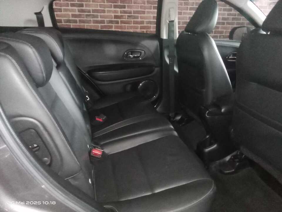 Foto Mobil Bekas Kabin Belakang Honda HR-V 1.5 E tahun 2018