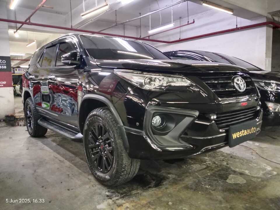 2017 Toyota Fortuner 2.4 4X2 VRZ - Foto 1 dari 6