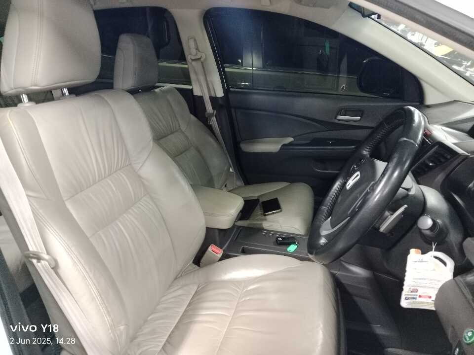 Foto Mobil Bekas Kabin Depan Honda CR-V 2.4 RM3 tahun 2013