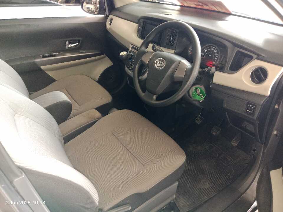Foto Mobil Bekas Kabin Depan Daihatsu Sigra 1.2 R tahun 2021