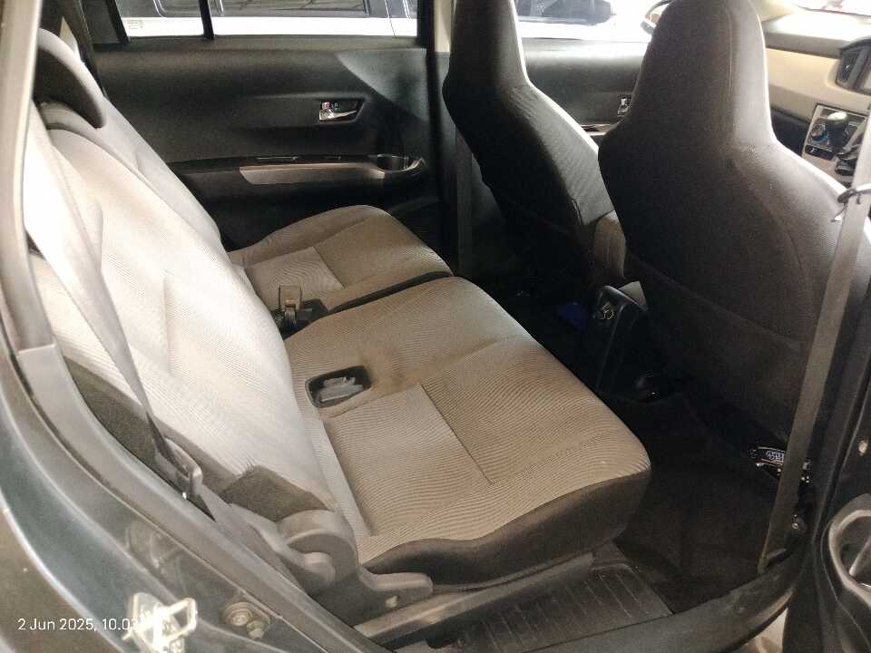 Foto Mobil Bekas Kabin Belakang Daihatsu Sigra 1.2 R tahun 2021