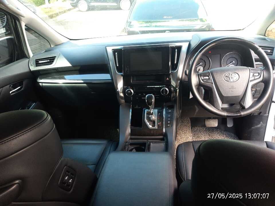 Foto Mobil Bekas Dashboard Toyota Vellfire 2.5 G tahun 2015