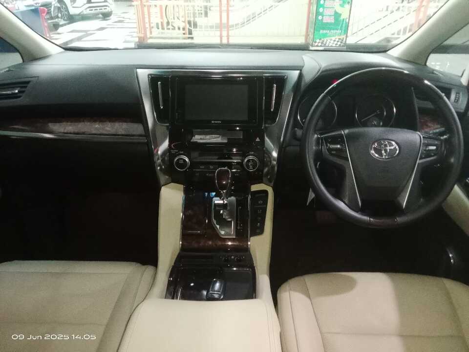 Foto Mobil Bekas Dashboard Toyota Alphard 2.5 G tahun 2018