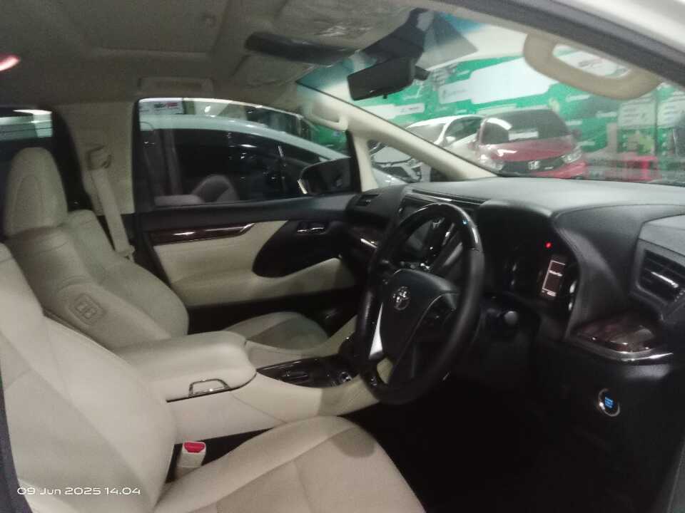Foto Mobil Bekas Kabin Depan Toyota Alphard 2.5 G tahun 2018