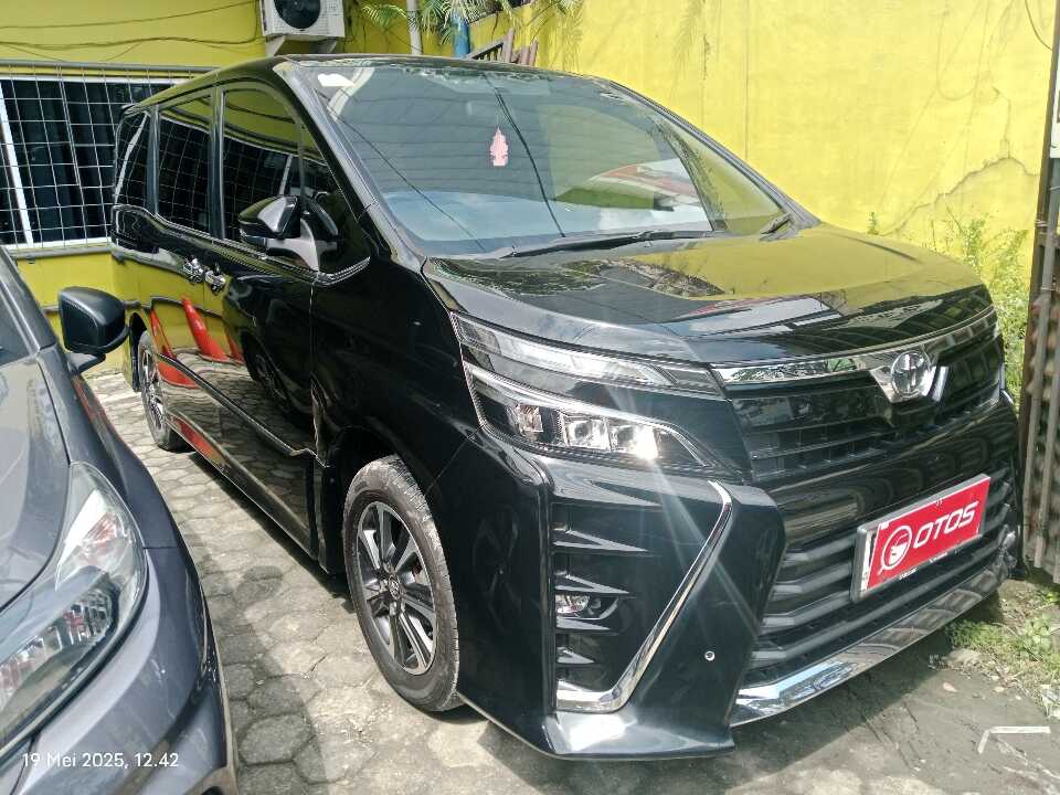 2018 Toyota Voxy 2.0 - Foto 1 dari 6