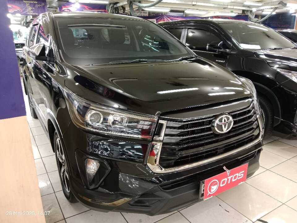 2022 Toyota Kijang Innova 2.4 Venturer - Foto 1 dari 6
