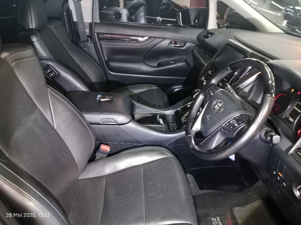 Foto Mobil Bekas Kabin Depan Toyota Alphard 2.5 tahun 2018