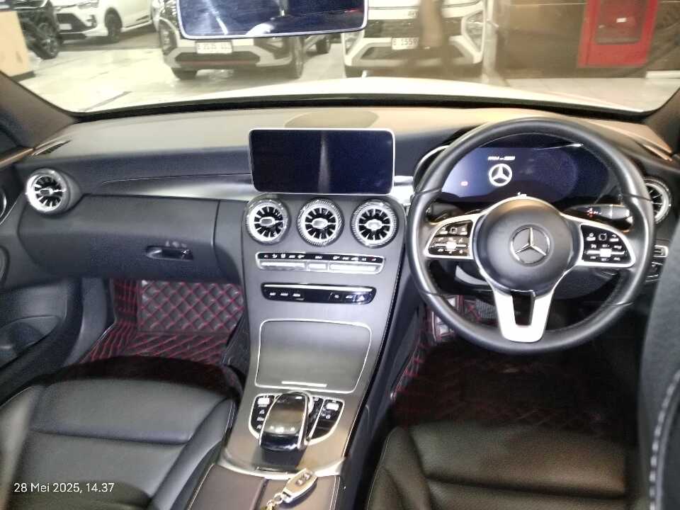 Foto Mobil Bekas Dashboard Mercedes-Benz C200 2.0 W205 tahun 2021
