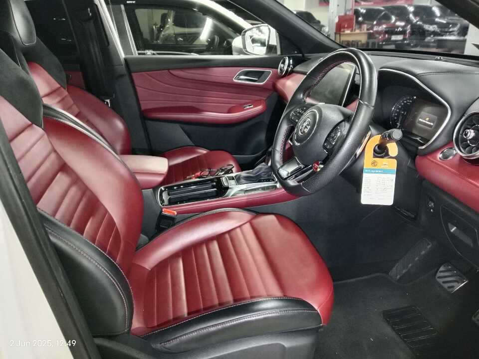 Foto Mobil Bekas Kabin Depan MG HS 1.5 tahun 2021