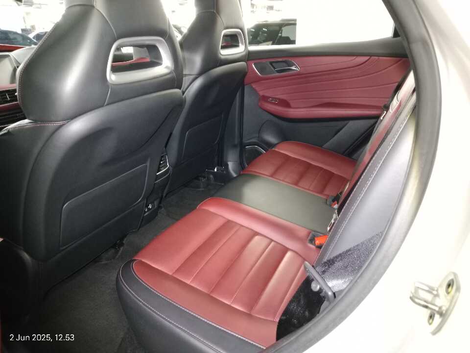 Foto Mobil Bekas Kabin Belakang MG HS 1.5 tahun 2021