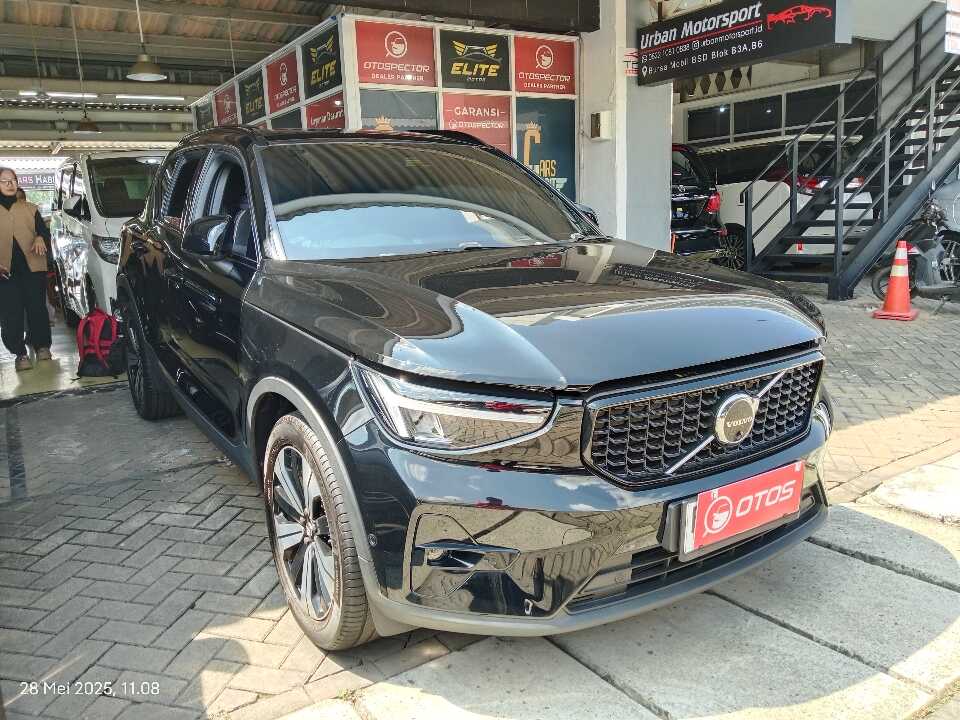 2022 Volvo XC40 1.5 - Foto 1 dari 6