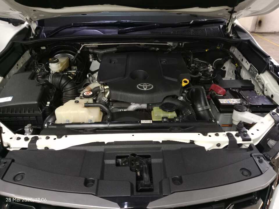 Foto Mobil Bekas Mesin Toyota Fortuner 2.8 4X2 VRZ tahun 2022
