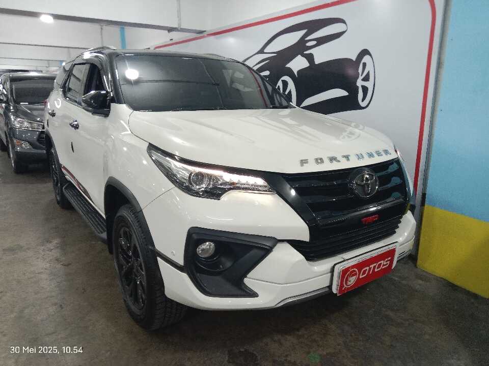 2018 Toyota Fortuner 2.4 4X2 VRZ - Foto 1 dari 6