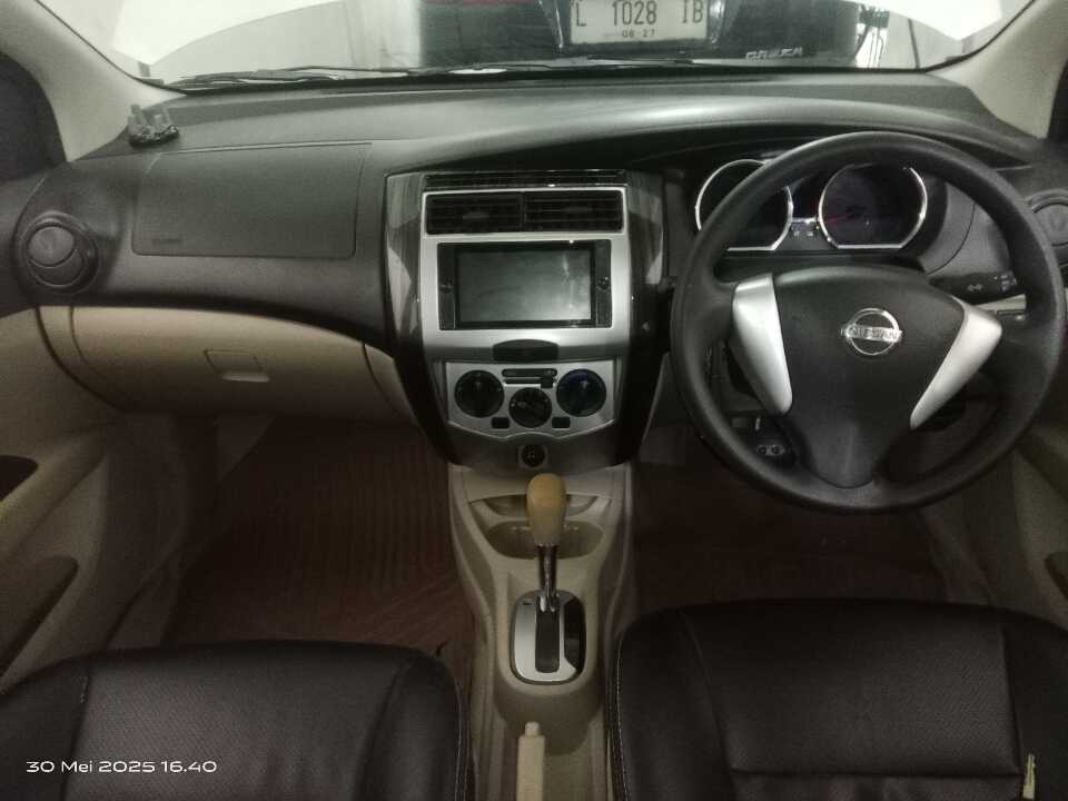 Foto Mobil Bekas Dashboard Nissan Grand Livina 1.5 SV tahun 2016