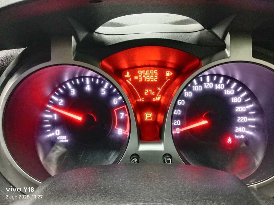 Foto Mobil Bekas Odometer Nissan Juke 1.5 tahun 2013