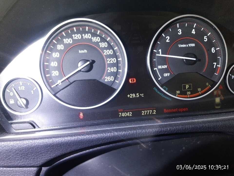 Foto Mobil Bekas Odometer BMW 320i 2.0 tahun 2016