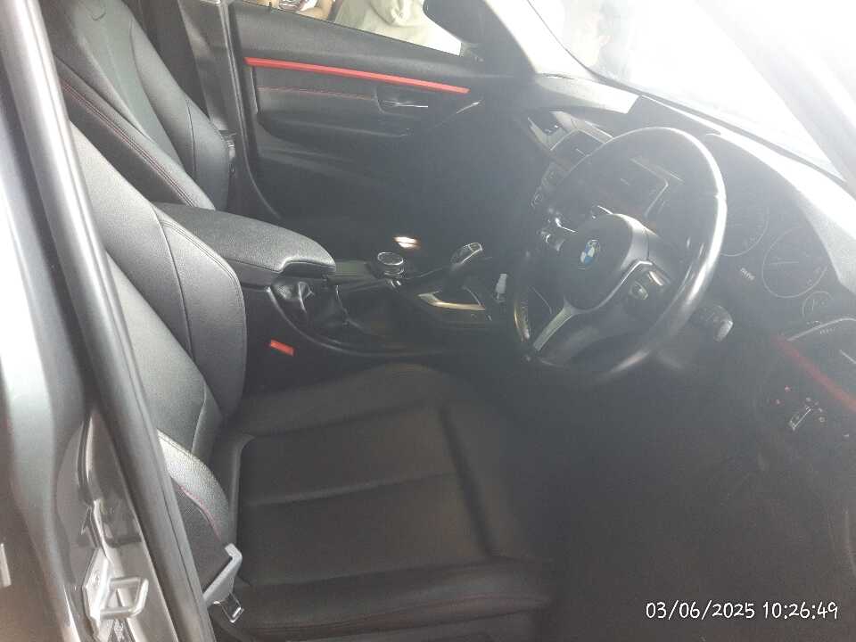 Foto Mobil Bekas Kabin Depan BMW 320i 2.0 tahun 2016