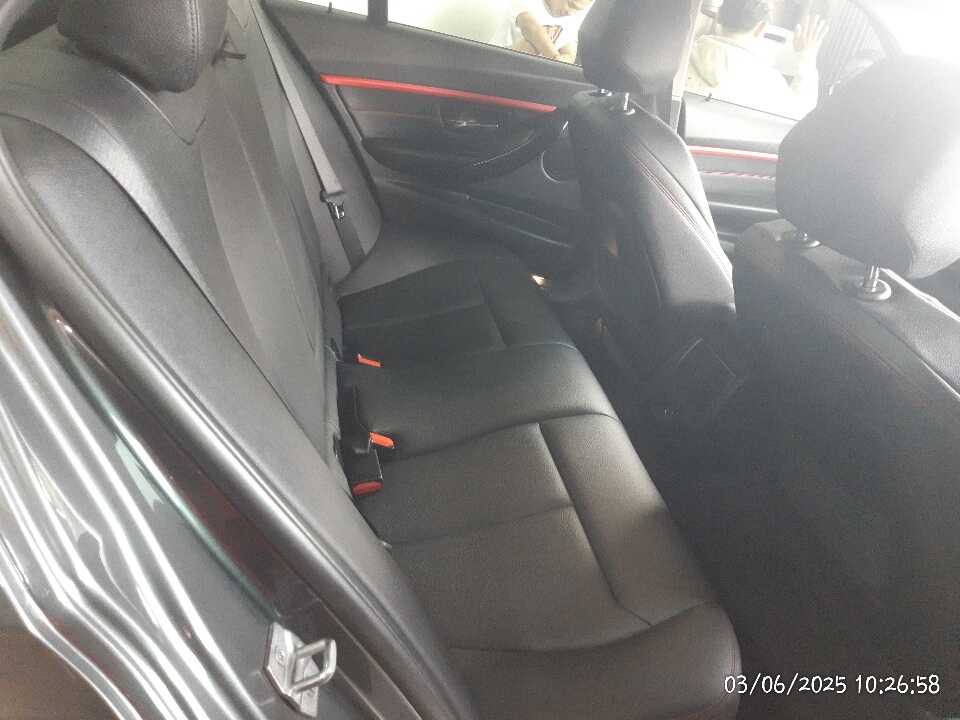 Foto Mobil Bekas Kabin Belakang BMW 320i 2.0 tahun 2016
