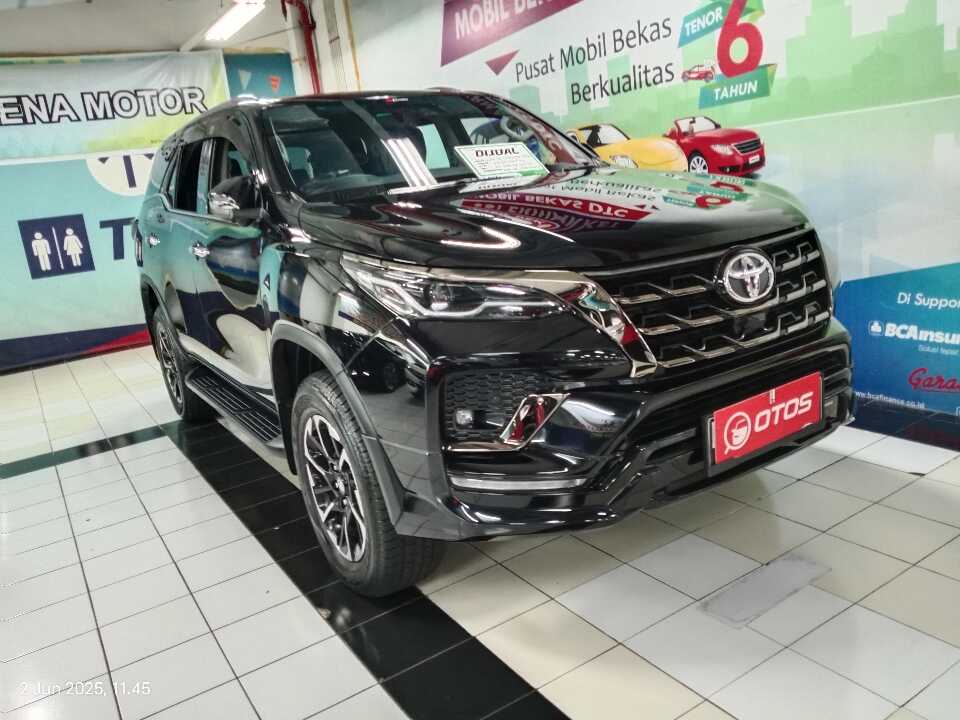 2022 Toyota Fortuner 2.8 4X2 VRZ - Foto 1 dari 6