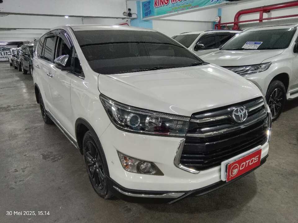 2019 Toyota Kijang Innova 2.4 Venturer - Foto 1 dari 6