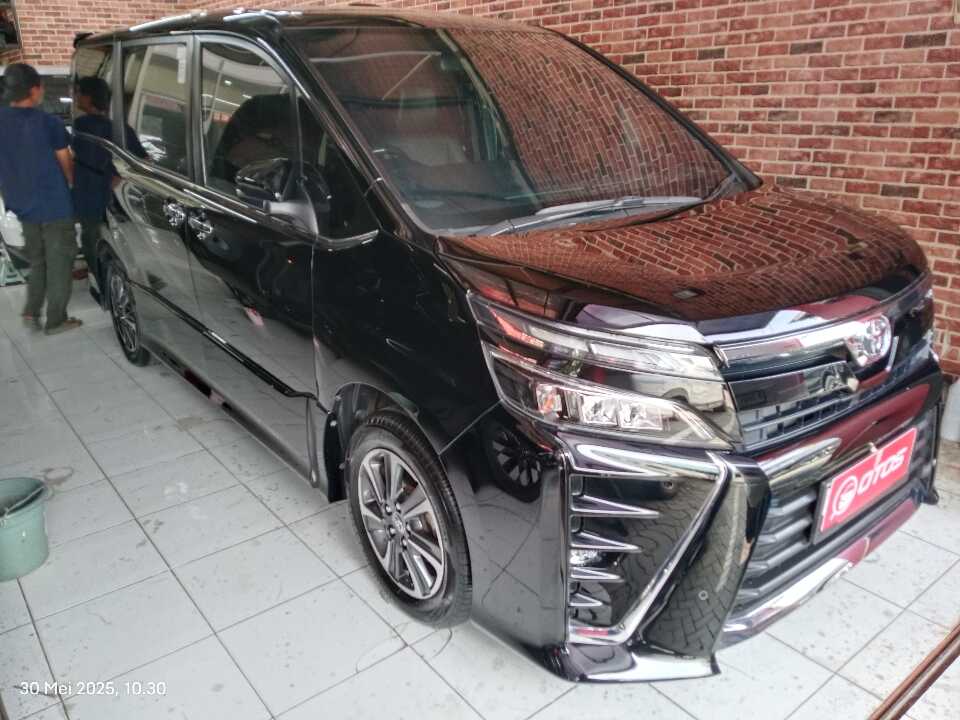 2021 Toyota Voxy 2.0 - Foto 1 dari 6