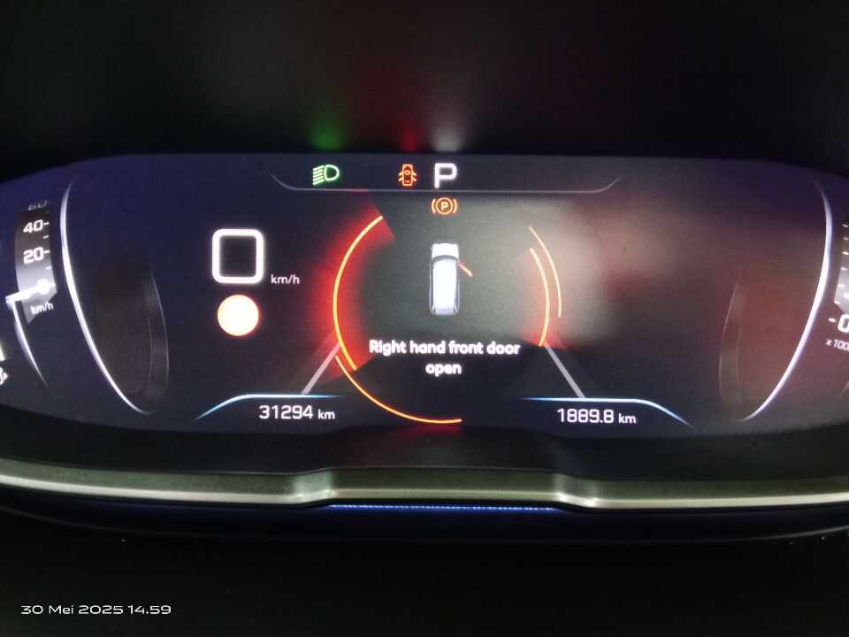 Foto Mobil Bekas Odometer Peugeot 5008 1.6 tahun 2021