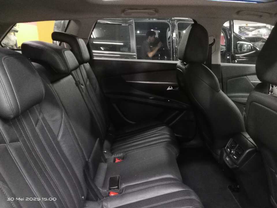 Foto Mobil Bekas Kabin Belakang Peugeot 5008 1.6 tahun 2021