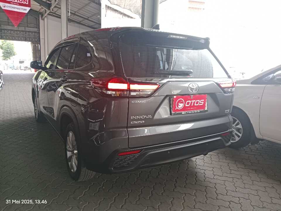 Foto Mobil Bekas Kiri Belakang Toyota Innova 2.0 V tahun 2023
