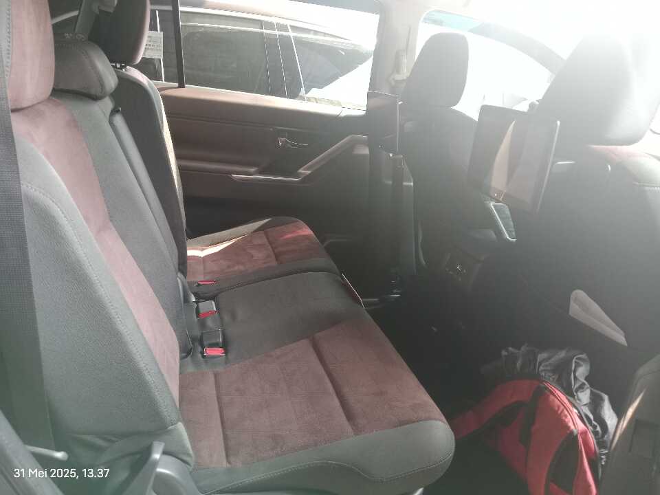 Foto Mobil Bekas Kabin Belakang Toyota Innova 2.0 V tahun 2023