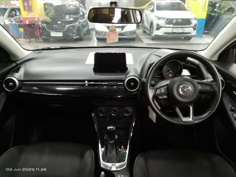 Foto Mobil Bekas Dashboard Mazda 2 1.5 tahun 2019