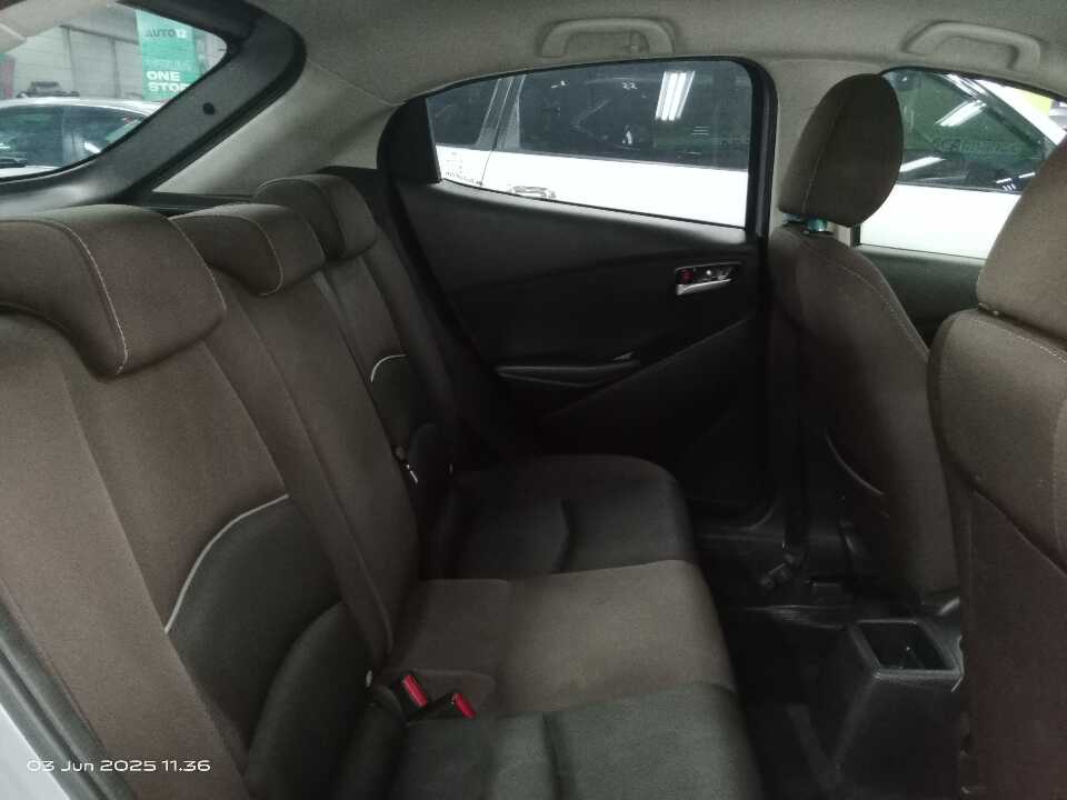 Foto Mobil Bekas Kabin Belakang Mazda 2 1.5 tahun 2019