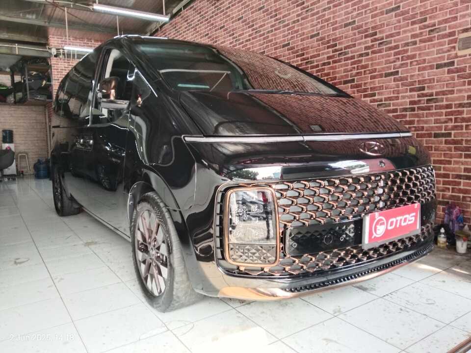 2022 Hyundai Staria 2.2 - Foto 1 dari 6