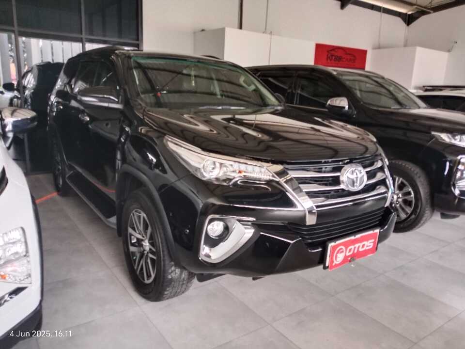 2020 Toyota Fortuner 2.4 4X2 VRZ - Foto 1 dari 6