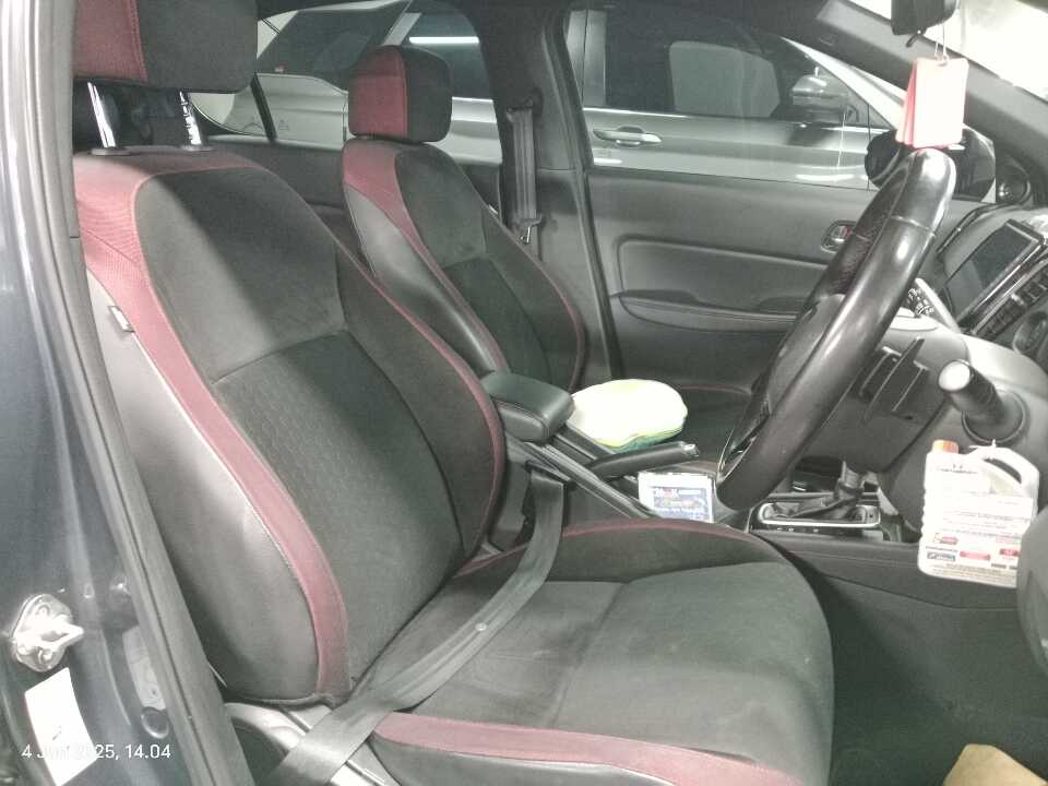 Foto Mobil Bekas Kabin Depan Honda City 1.5 RS Hatchback tahun 2021