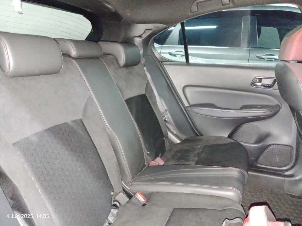 Foto Mobil Bekas Kabin Belakang Honda City 1.5 RS Hatchback tahun 2021