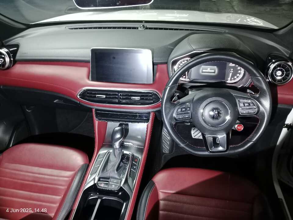 Foto Mobil Bekas Dashboard MG HS 1.5 tahun 2021