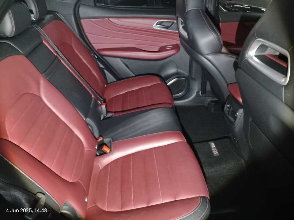 Foto Mobil Bekas Kabin Belakang MG HS 1.5 tahun 2021