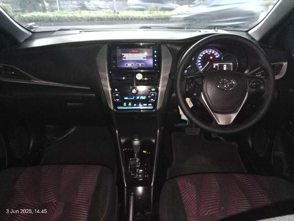 Foto Mobil Bekas Dashboard Toyota Yaris 1.5 S tahun 2019