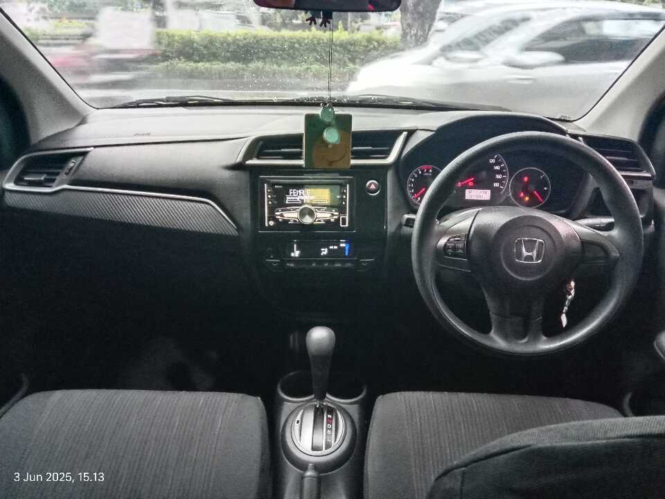 Foto Mobil Bekas Dashboard Honda Brio 1.2 Satya E tahun 2023