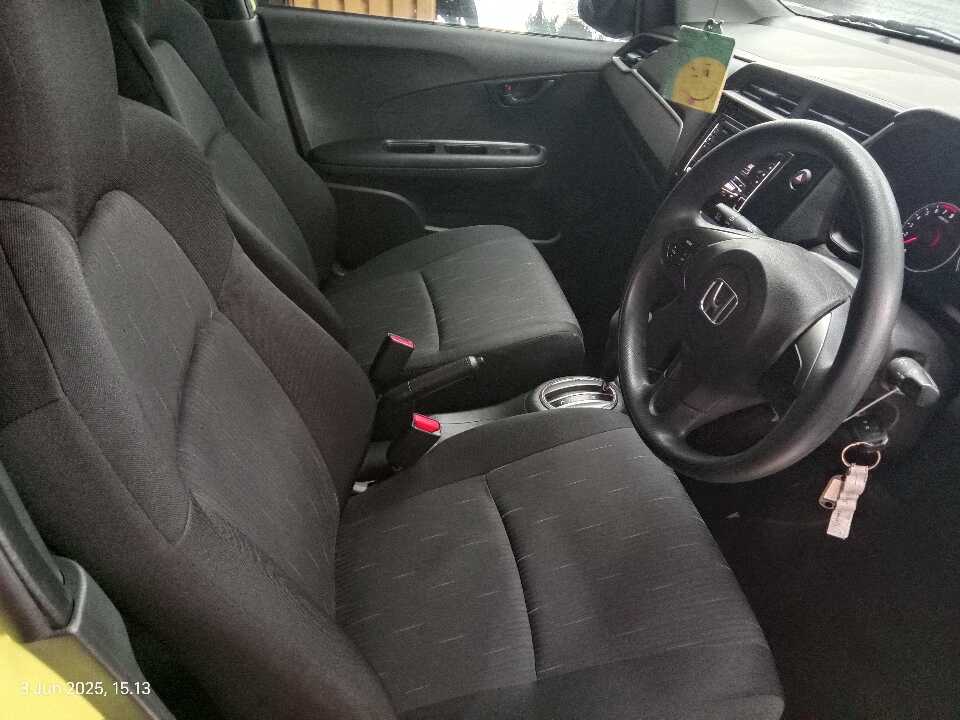 Foto Mobil Bekas Kabin Depan Honda Brio 1.2 Satya E tahun 2023