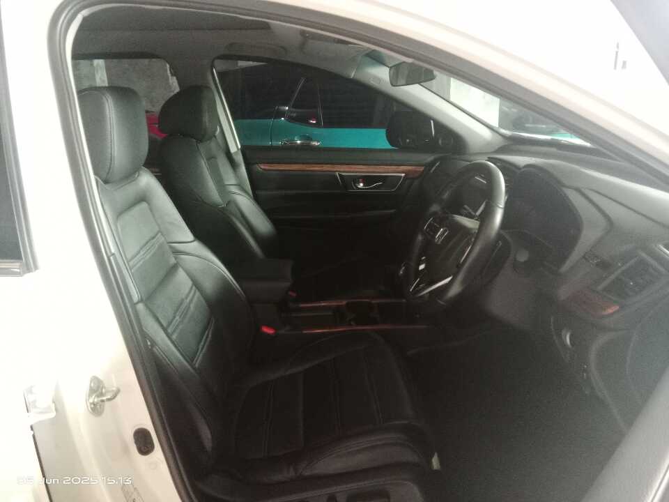 Foto Mobil Bekas Kabin Depan Honda CR-V 1.5 Prestige tahun 2022