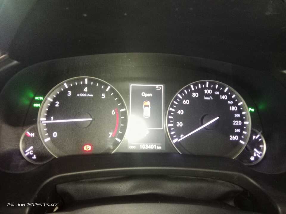Foto Mobil Bekas Odometer Lexus RX 200t 2.0 tahun 2017