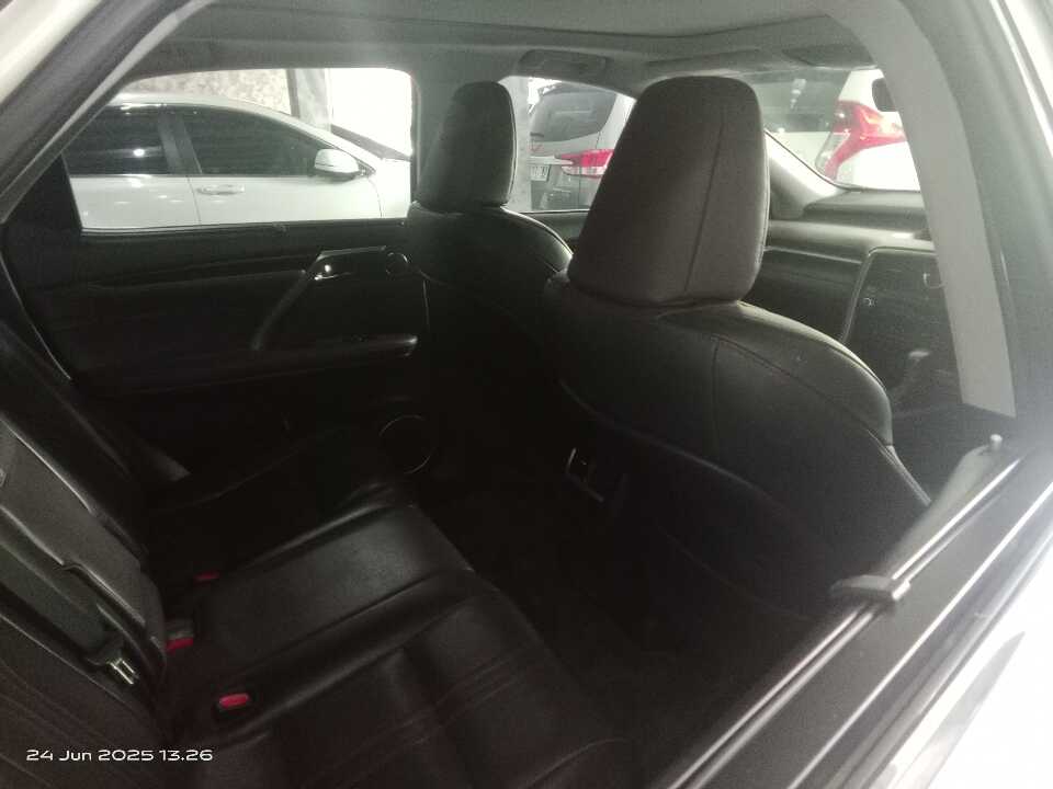 Foto Mobil Bekas Kabin Belakang Lexus RX 200t 2.0 tahun 2017